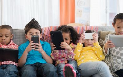 La nueva ley de protección de menores eleva a 16 años la edad para poder abrirse cuentas en redes sociales